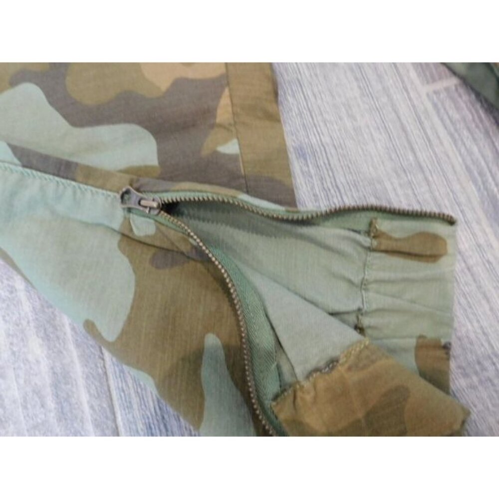 Levi size Large  Camo Green Joggers Women's - Picture 3 of 7